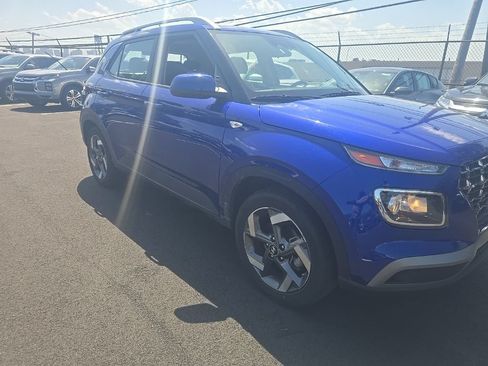 Used 2025 Hyundai Venue SEL FWD image 3