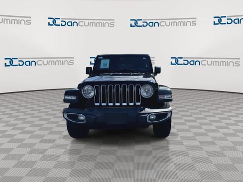 Used 2019 Jeep Wrangler Unlimited Sahara AWD/4WD image 4