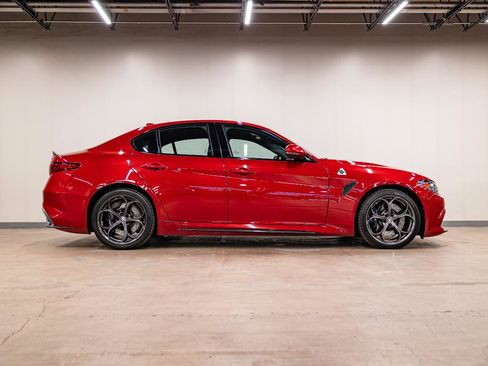 Used 2018 Alfa Romeo Giulia Quadrifoglio RWD image 39