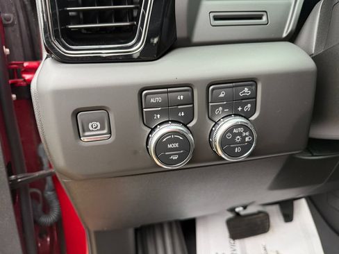 Used 2025 GMC Sierra 1500 AT4 w/ AT4 Preferred Package AWD/4WD image 19