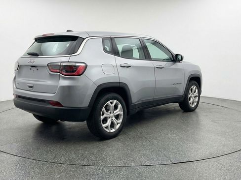 Used 2025 Jeep Compass Latitude image 9