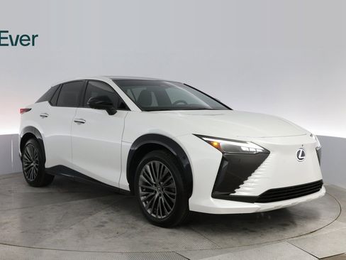 Used 2023 Lexus RZ 450e Premium image 4