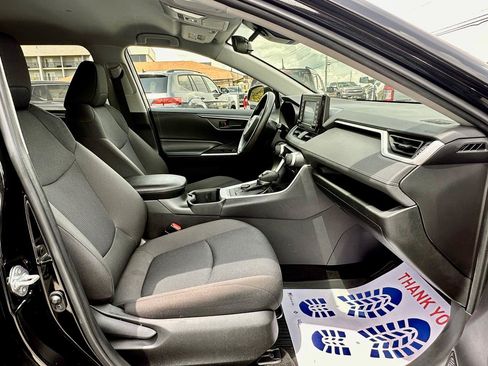Used 2022 Toyota RAV4 LE AWD/4WD image 12