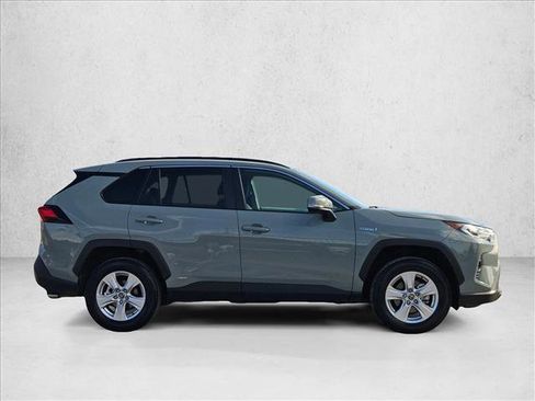 Used 2020 Toyota RAV4 XLE image 4