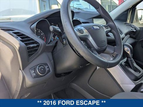 Used 2016 Ford Escape SE w/ Equipment Group 201A FWD image 12
