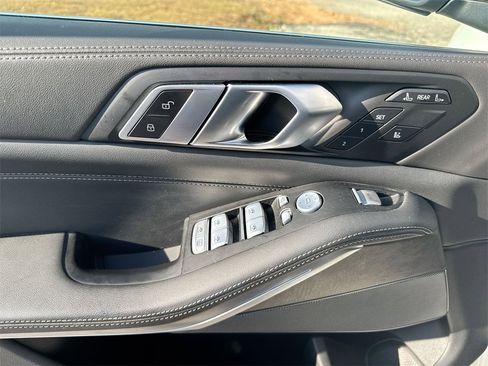 Used 2023 BMW X7 xDrive40i w/ Premium Package image 15