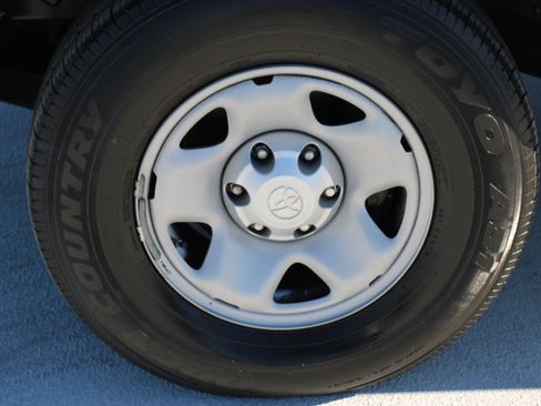 Used 2019 Toyota Tacoma SR5 image 9