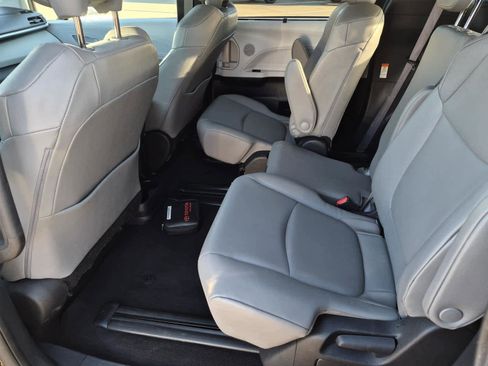 Used 2025 Toyota Sienna XLE image 14