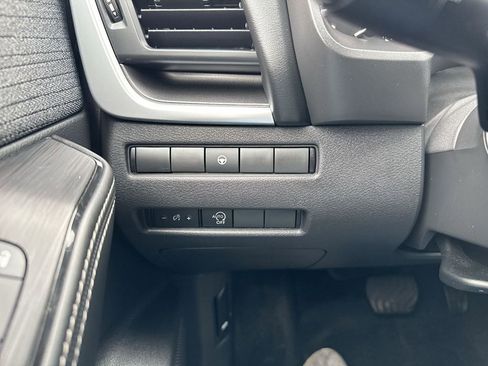 Used 2023 Nissan Rogue SV image 18