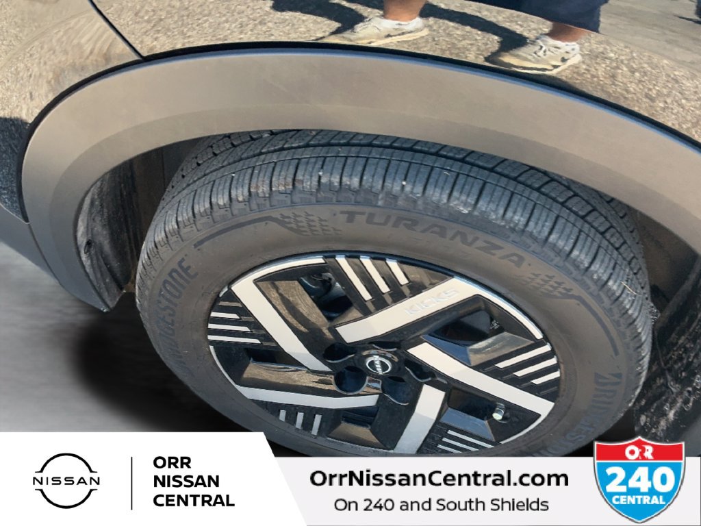 Used 2025 Nissan Kicks SV FWD image 9