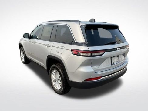 Used 2026 Jeep Grand Cherokee Laredo X AWD/4WD image 3