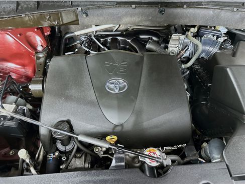 Used 2019 Toyota Highlander XLE FWD image 36