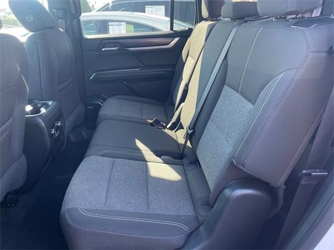 Used 2025 GMC Acadia Elevation image 17