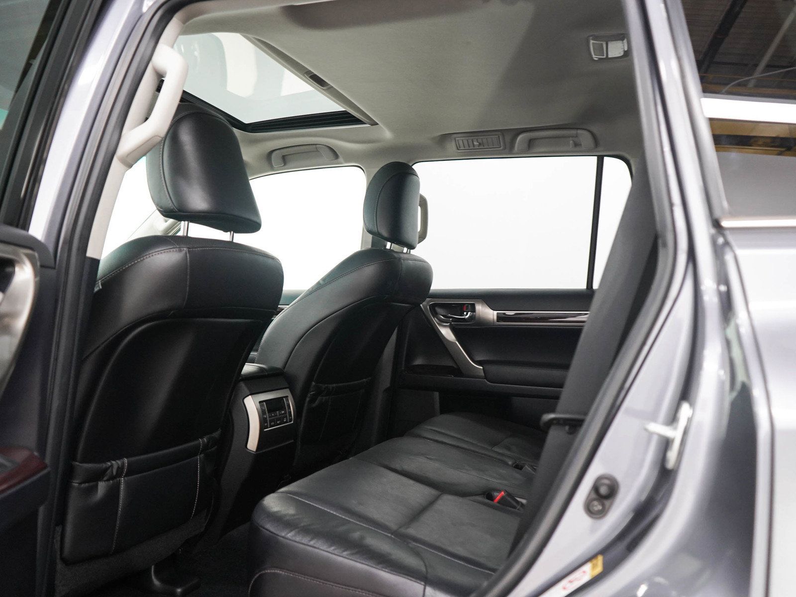 Used 2015 Lexus GX 460 w/ Premium Package AWD/4WD image 17