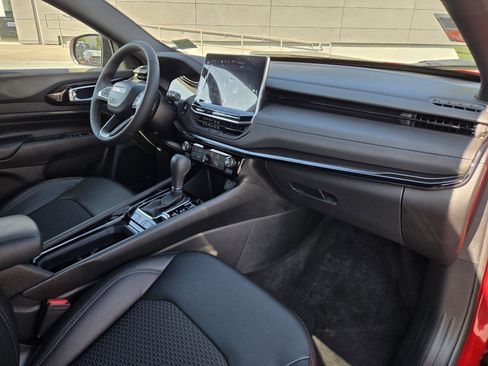 Used 2026 Jeep Compass Latitude image 31