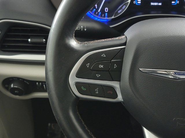 Used 2017 Chrysler Pacifica Touring-L FWD image 26