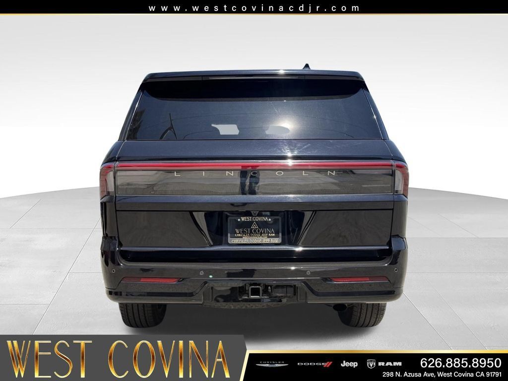 Used 2025 Lincoln Navigator Reserve AWD/4WD image 9