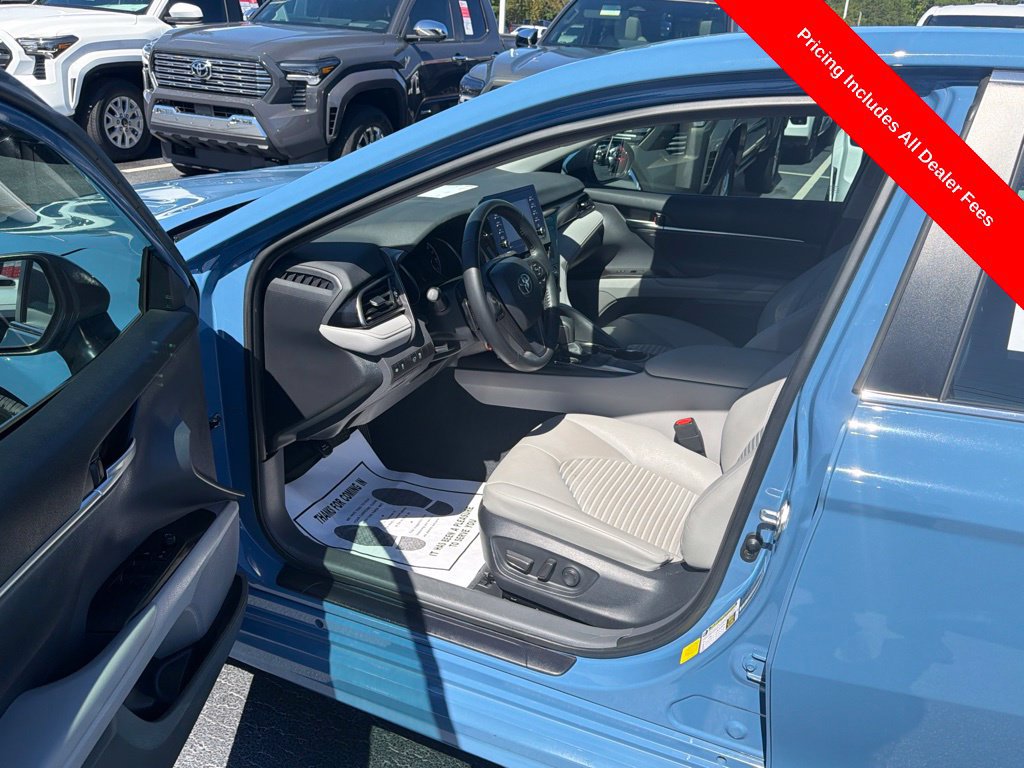 Used 2024 Toyota Camry SE FWD image 4