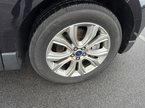 Used 2022 Ford Edge Titanium image 11