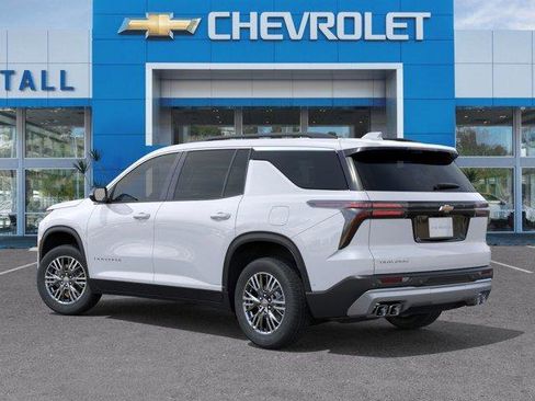 Used 2026 Chevrolet Traverse LT w/ Driver Confidence Package FWD image 3