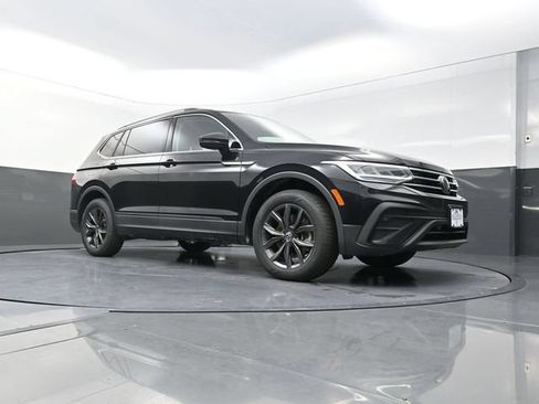 Used 2023 Volkswagen Tiguan SE FWD image 32