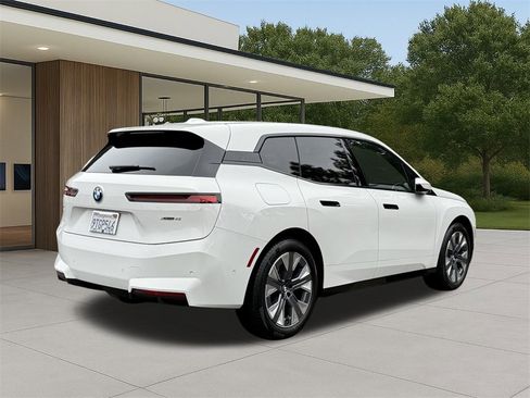 Used 2026 BMW iX xDrive45 w/ Premium Package image 8