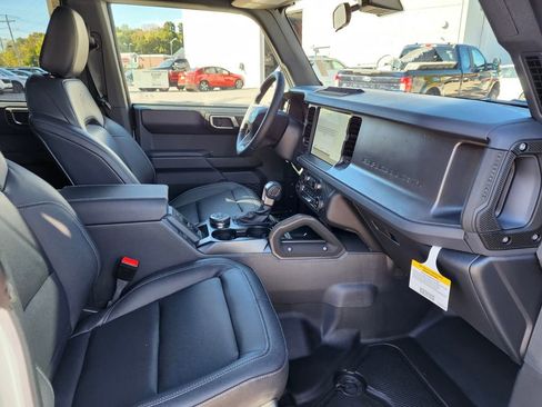 New 2025 Ford Bronco Badlands image 11