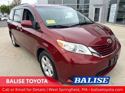 Used 2017 Toyota Sienna LE