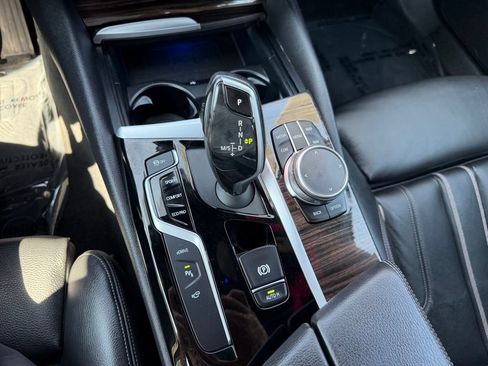 Used 2019 BMW 530e RWD image 26