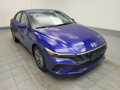 Used 2024 Hyundai Elantra SEL image 13