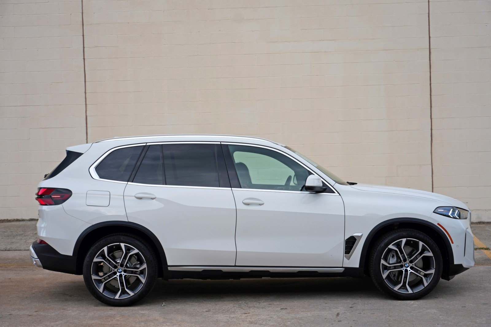 Used 2026 BMW X5 xDrive50e w/ Premium Package AWD/4WD image 60