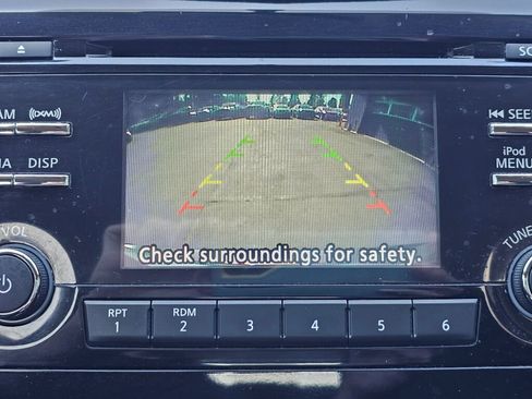 Used 2017 Nissan Rogue SV AWD/4WD image 23
