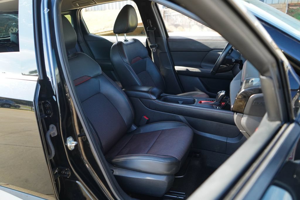 Used 2025 Nissan Kicks SR FWD image 13