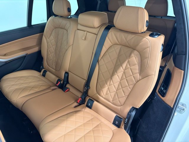 Used 2026 BMW X7 xDrive40i w/ M Sport Package AWD/4WD image 16