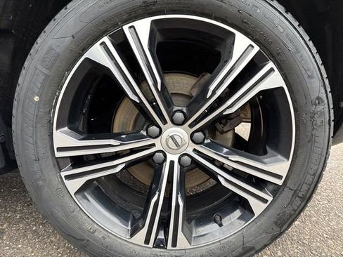 Used 2020 Volvo XC40 T5 Inscription w/ Protection Package Premier image 9