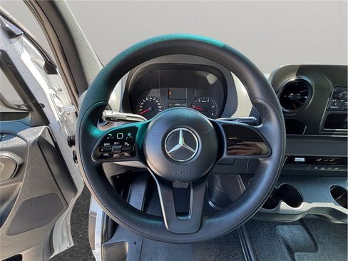 Used 2021 Mercedes-Benz Sprinter 4500 image 18