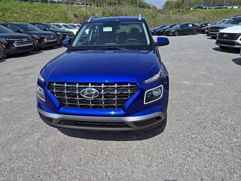 Used 2025 Hyundai Venue Limited FWD image 9