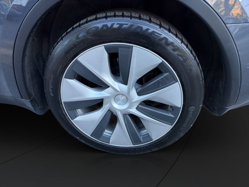 Used 2022 Tesla Model Y Long Range AWD/4WD image 21