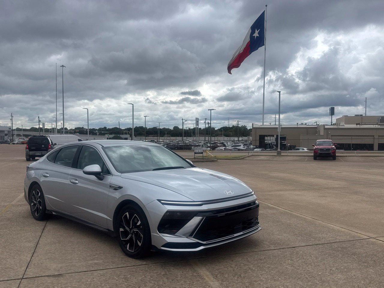 Used 2025 Hyundai Sonata SEL FWD image 2