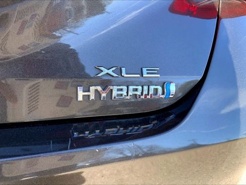 Used 2019 Toyota Avalon XLE image 9