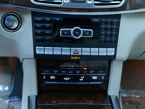 Used 2014 Mercedes-Benz E 350 4MATIC Wagon image 28