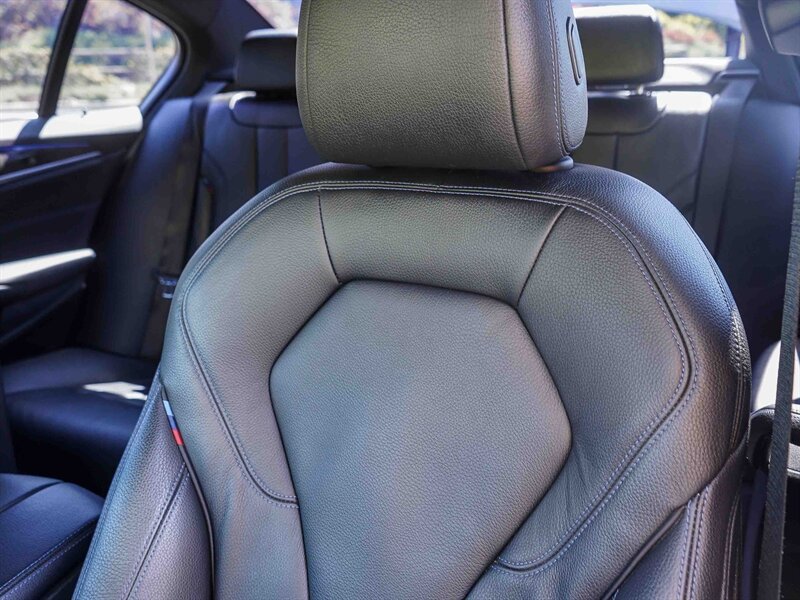 Used 2019 BMW 530e w/ M Sport Package RWD image 33
