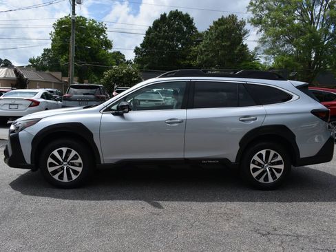 Used 2023 Subaru Outback Premium AWD/4WD image 4