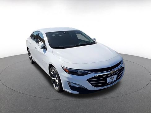 Used 2024 Chevrolet Malibu LT image 3