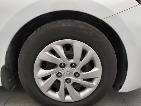 Used 2019 Hyundai Elantra SE w/ Cargo Package image 31