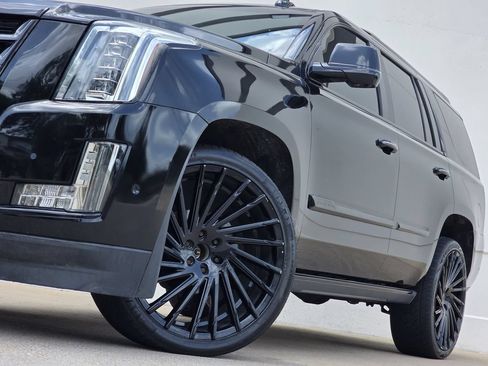Used 2018 Cadillac Escalade Platinum AWD/4WD image 8