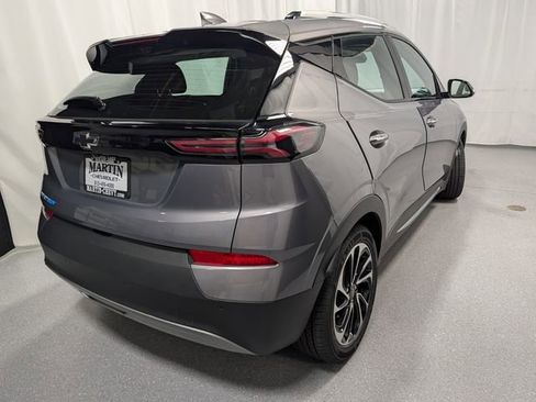 Used 2023 Chevrolet Bolt EUV Premier w/ Sun & Sound Package FWD image 3