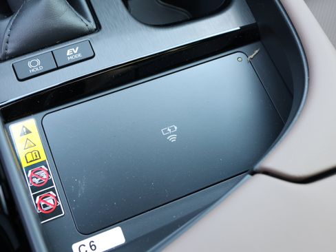 Used 2025 Lexus ES 300h w/ Premium Package FWD image 29