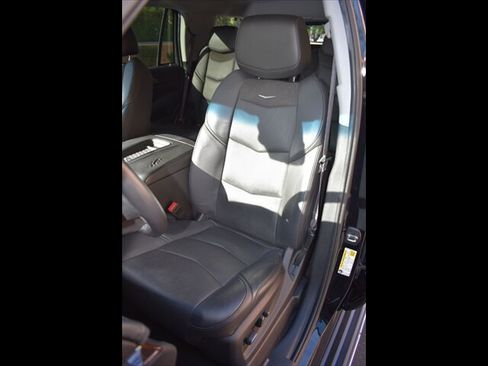 Used 2017 Cadillac Escalade Luxury image 16