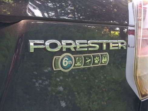 Used 2018 Subaru Forester 2.5i Premium w/ All-Weather Package AWD/4WD image 9